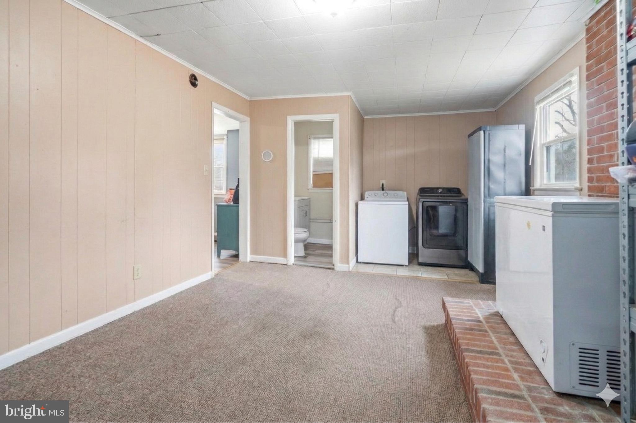 16700 Frederick Road Mount Airy, MD 21771 - Photo 23 of 45 an empty room with windows