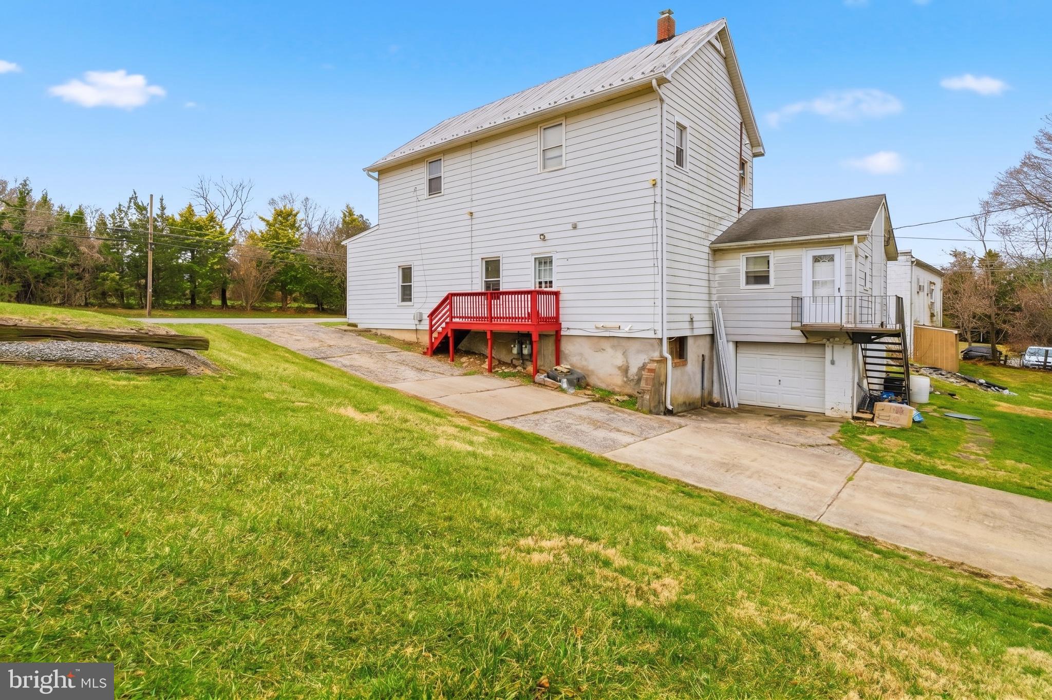 16700 Frederick Road Mount Airy, MD 21771 - Photo 41 of 48 16706 Frederick Duplex - Side View