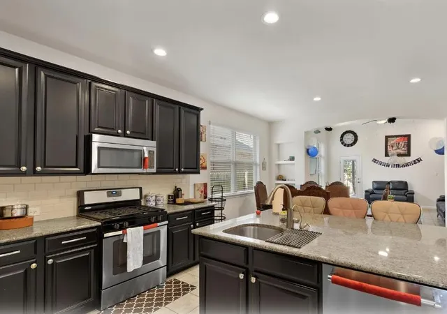 a view of a house with a backyard