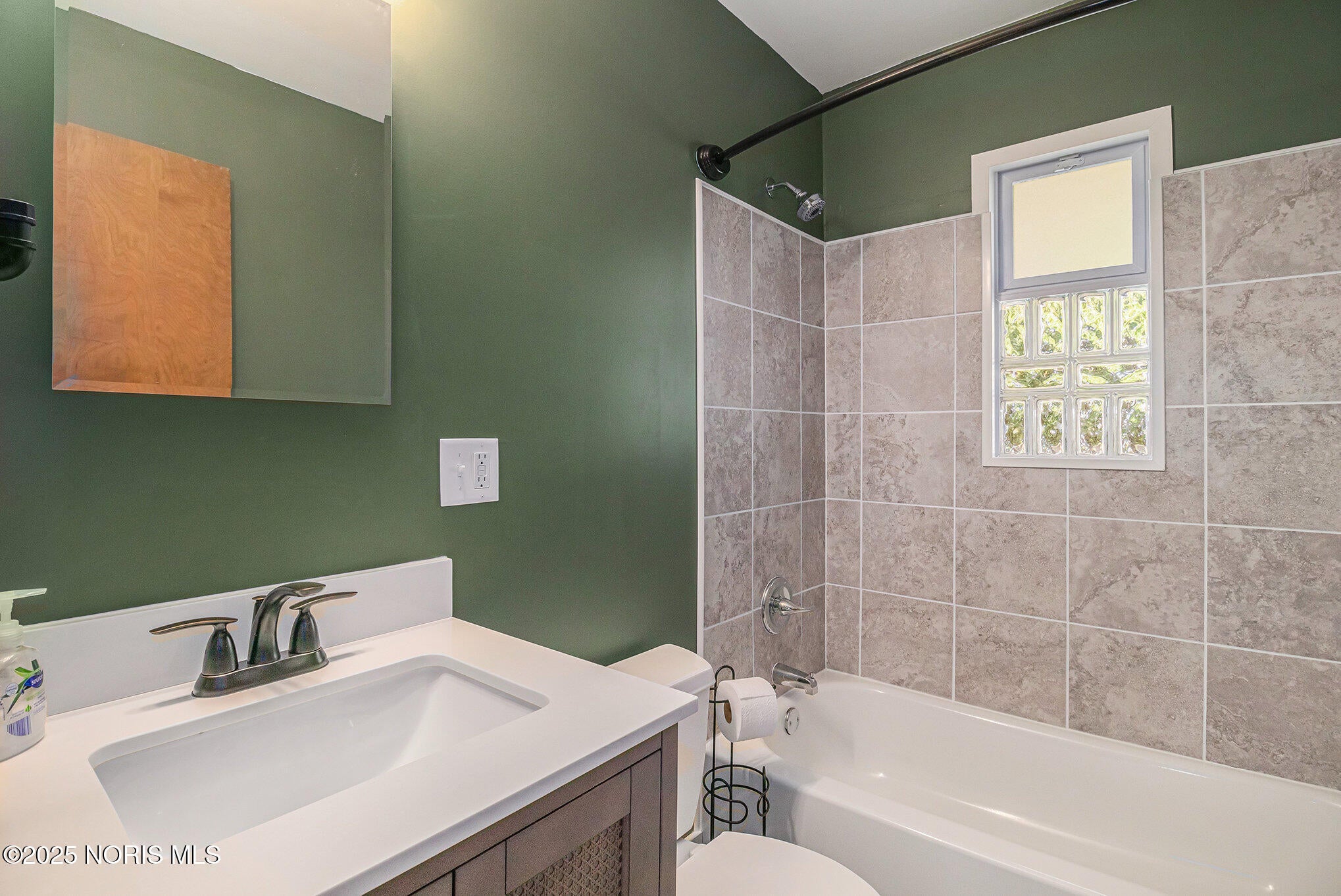 539 Independence Road Toledo, OH 43607 - Photo 8 of 17 007_539_independence_rd_11_543