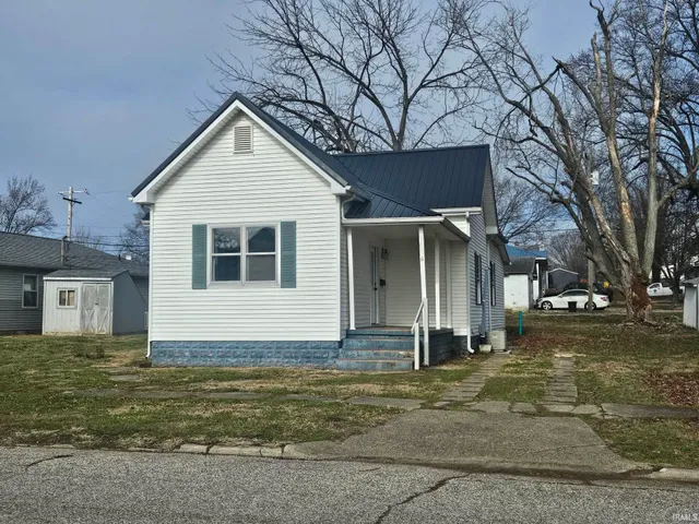 $169,900 | 6 East Pearl Street, Washington, IN 47501