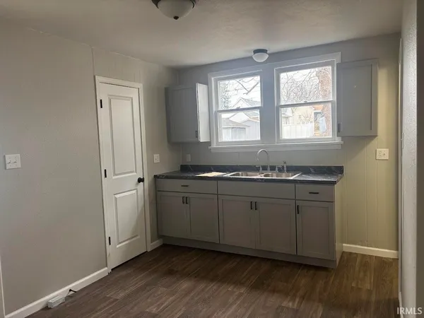 $149,900 | 6 East Pearl Street, Washington, IN 47501