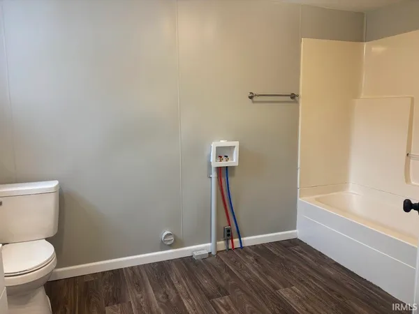 $149,900 | 6 East Pearl Street, Washington, IN 47501