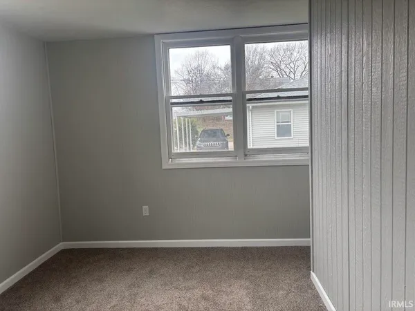 $149,900 | 6 East Pearl Street, Washington, IN 47501