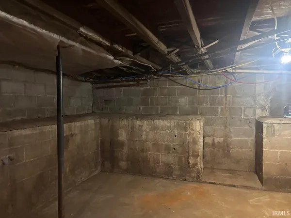 $149,900 | 6 East Pearl Street, Washington, IN 47501