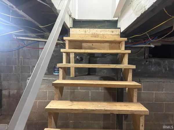 $149,900 | 6 East Pearl Street, Washington, IN 47501