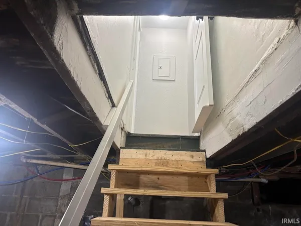 $149,900 | 6 East Pearl Street, Washington, IN 47501