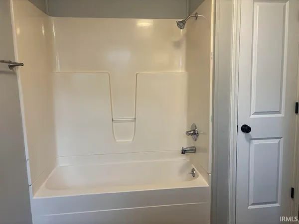 $149,900 | 6 East Pearl Street, Washington, IN 47501