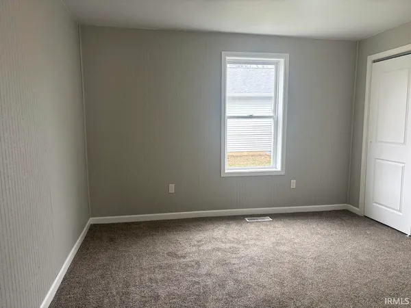 $149,900 | 6 East Pearl Street, Washington, IN 47501