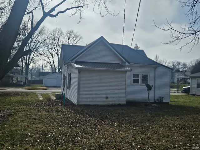 $159,900 | 6 East Pearl Street, Washington, IN 47501