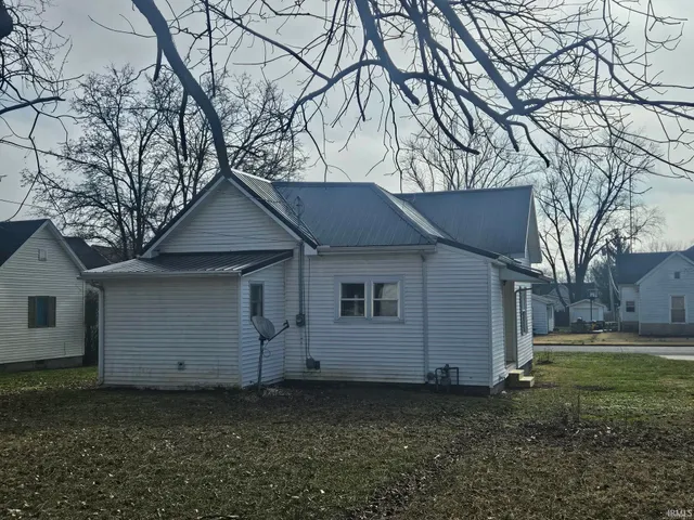 $159,900 | 6 East Pearl Street, Washington, IN 47501