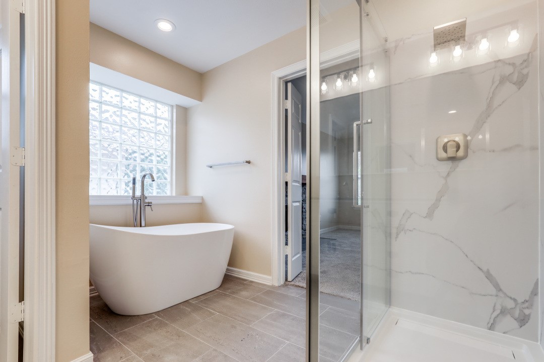3231 Alabama Street Houston, TX 77004 - Photo 14 of 20 a bathroom with a bathtub and shower