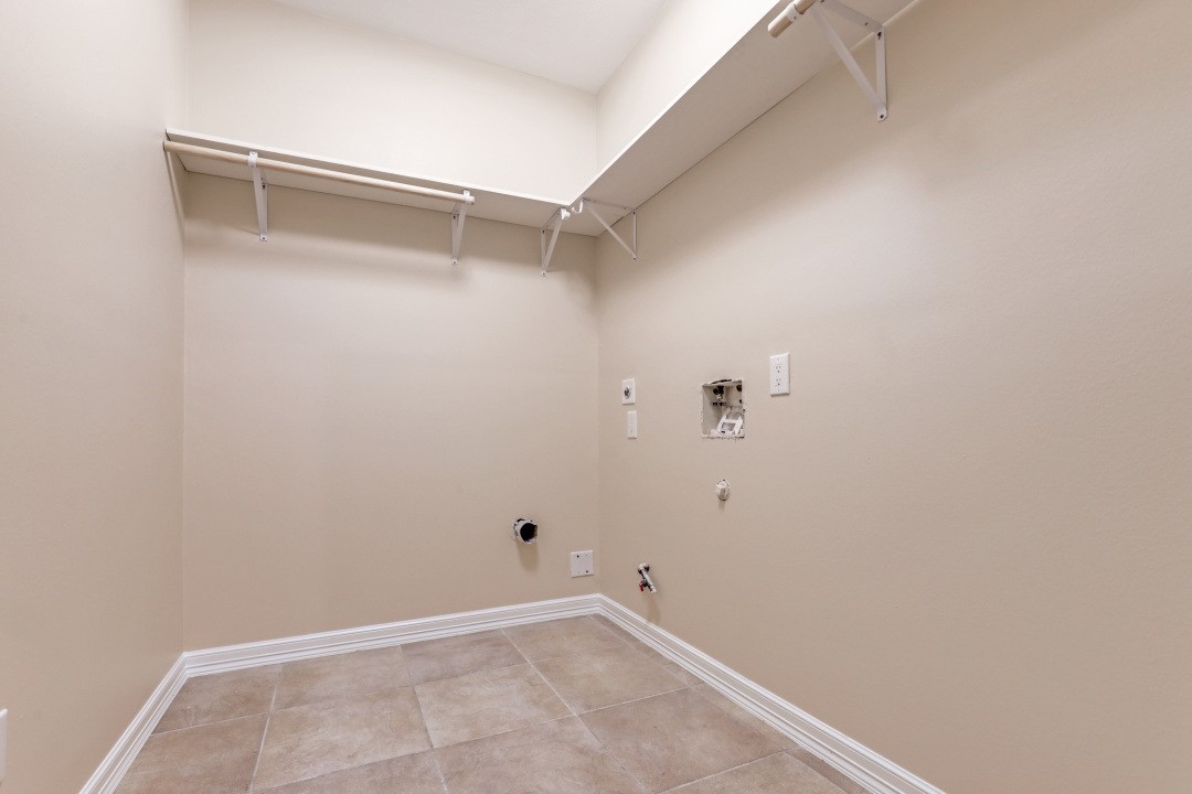 3231 Alabama Street Houston, TX 77004 - Photo 20 of 20 a view of an empty walk in closet