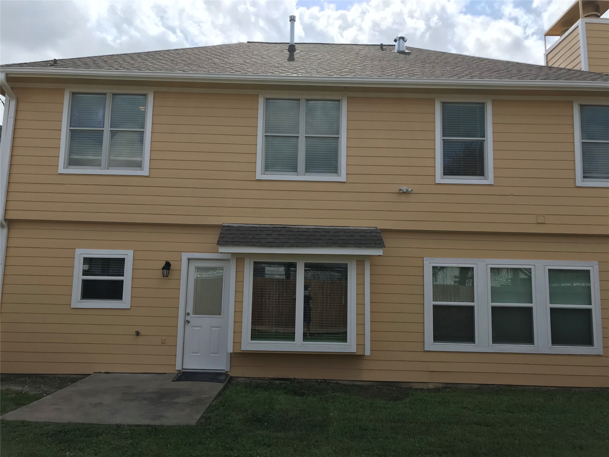 3231 Alabama Street Houston, TX 77004 - Photo 2 of 20 a view of the windows of a house