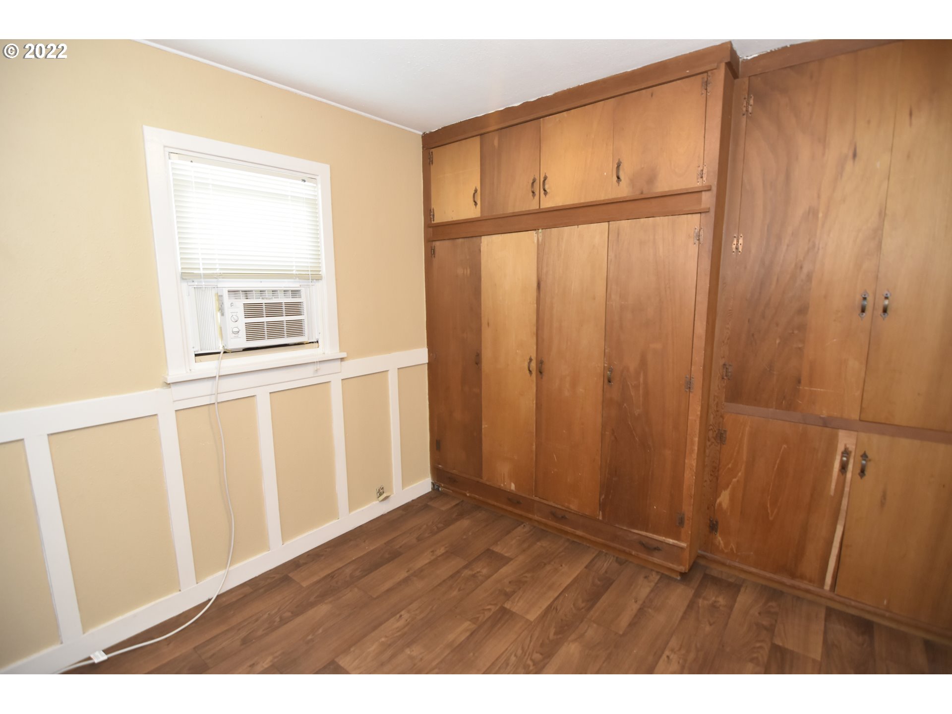 474 Broadway Street Springfield, OR 97477 - Photo 11 of 21 a view of an empty room with wooden floor