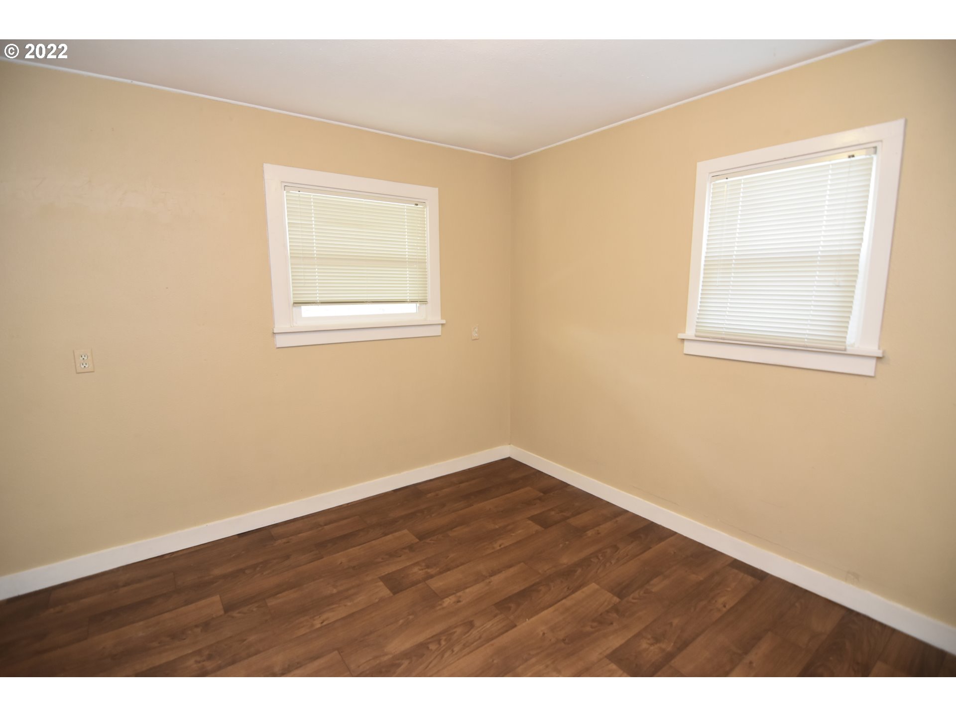 474 Broadway Street Springfield, OR 97477 - Photo 12 of 21 an empty room with wooden floor and a window