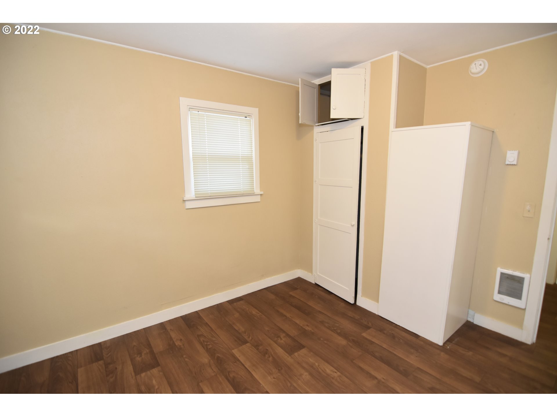 474 Broadway Street Springfield, OR 97477 - Photo 13 of 21 a view of an empty room with wooden floor and a window