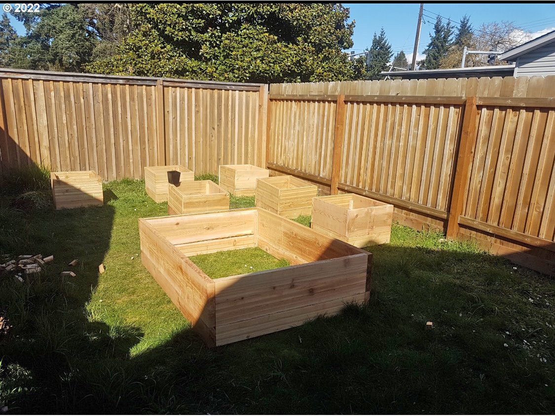 474 Broadway Street Springfield, OR 97477 - Photo 16 of 21 a backyard of a house with table and chairs