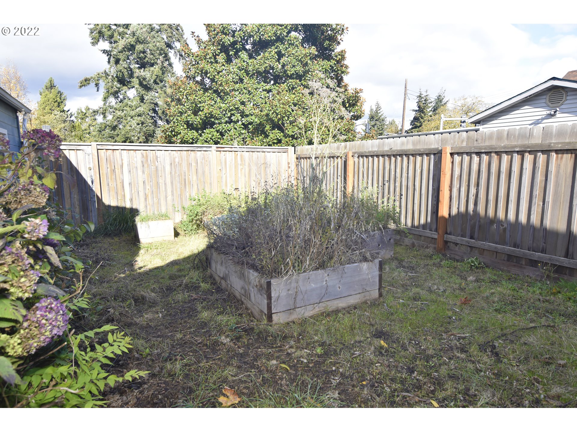 474 Broadway Street Springfield, OR 97477 - Photo 17 of 21 a view of a backyard with a swing