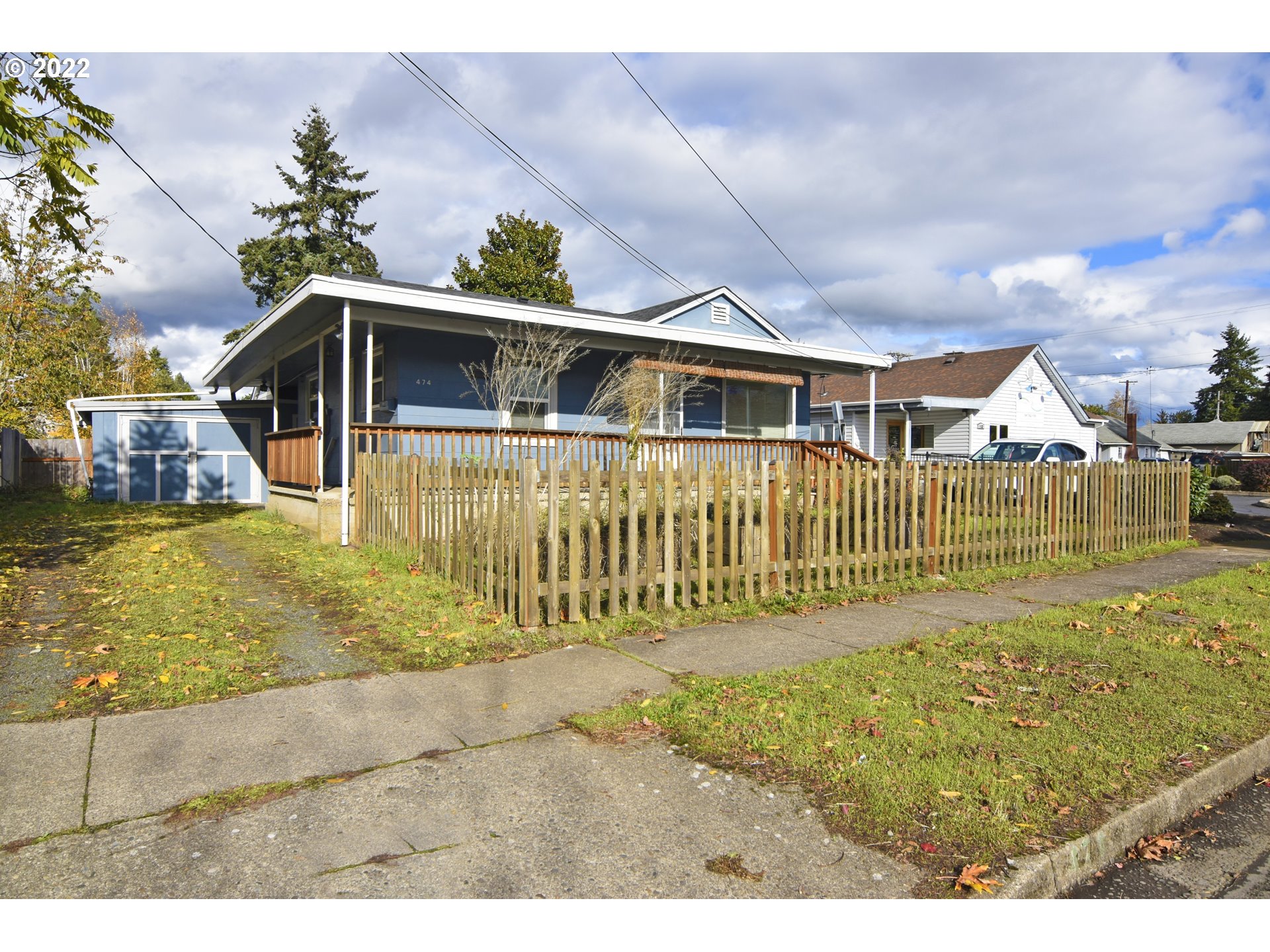474 Broadway Street Springfield, OR 97477 - Photo 4 of 21 a front view of a house with a yard