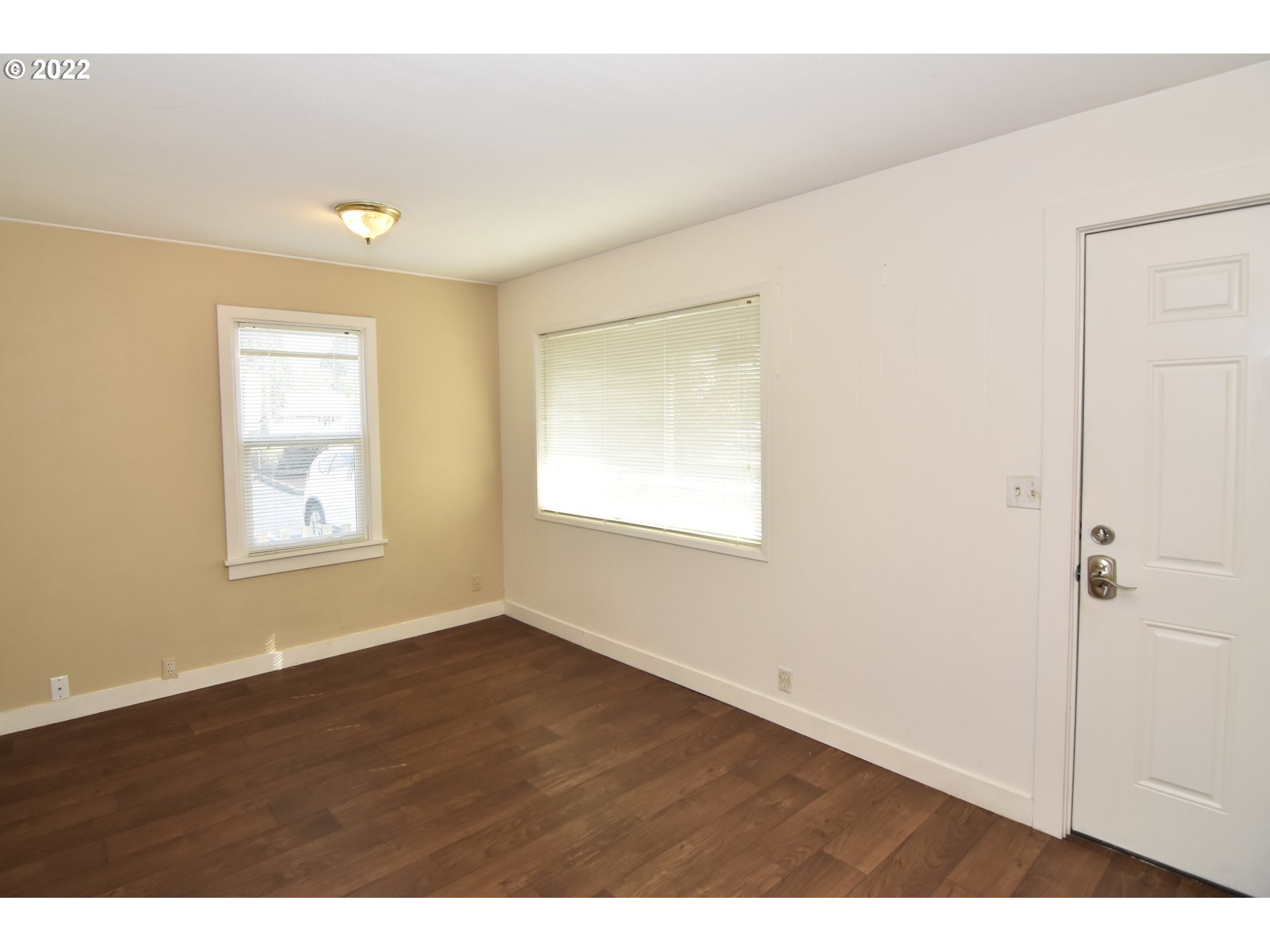 474 Broadway Street Springfield, OR 97477 - Photo 8 of 21 a view of an empty room with a window