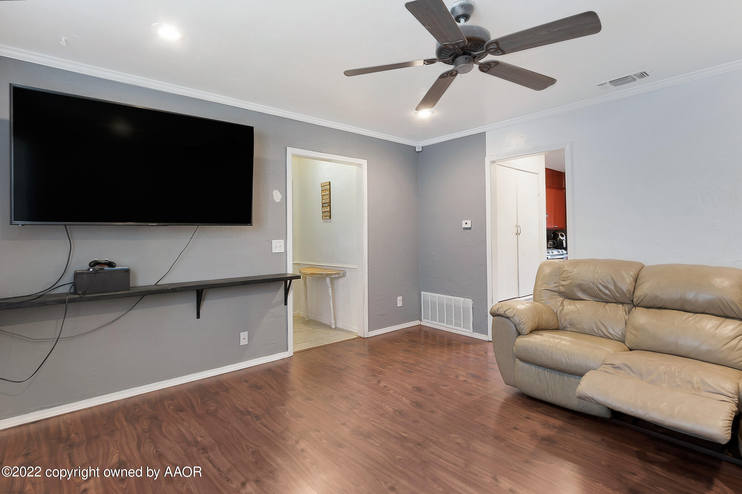 3814 South Hayden Street Amarillo, TX 79110 - Photo 4 of 16 004_Living Room 2