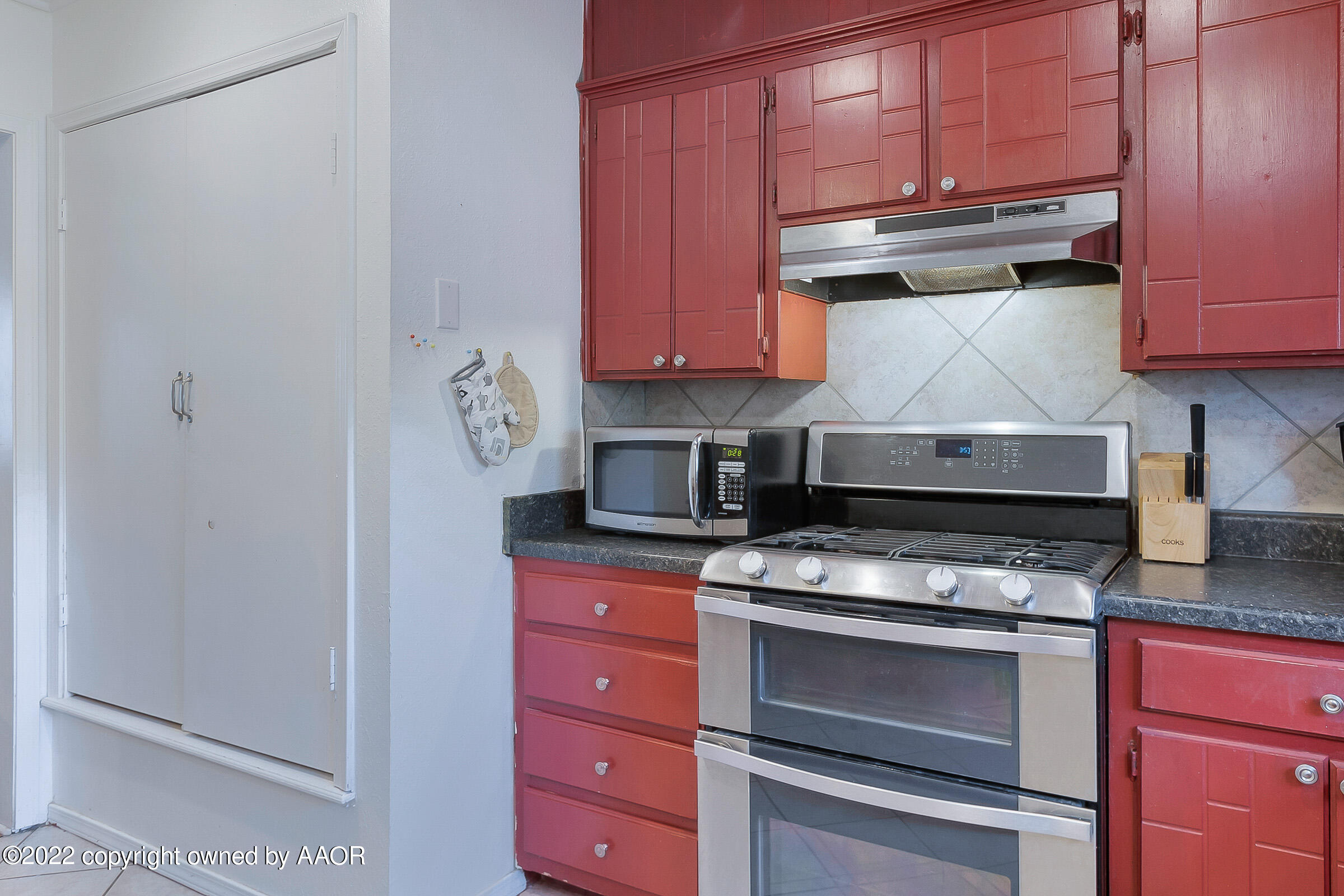 3814 South Hayden Street Amarillo, TX 79110 - Photo 7 of 16 007_Kitchen 2