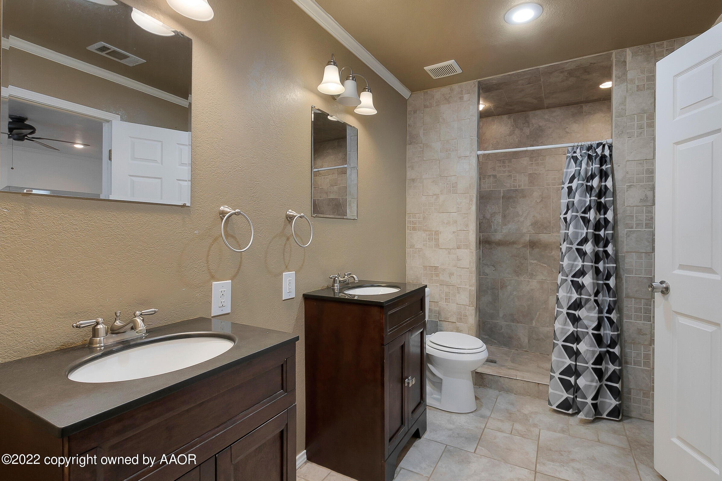 3814 South Hayden Street Amarillo, TX 79110 - Photo 9 of 16 009_Bathroom 1