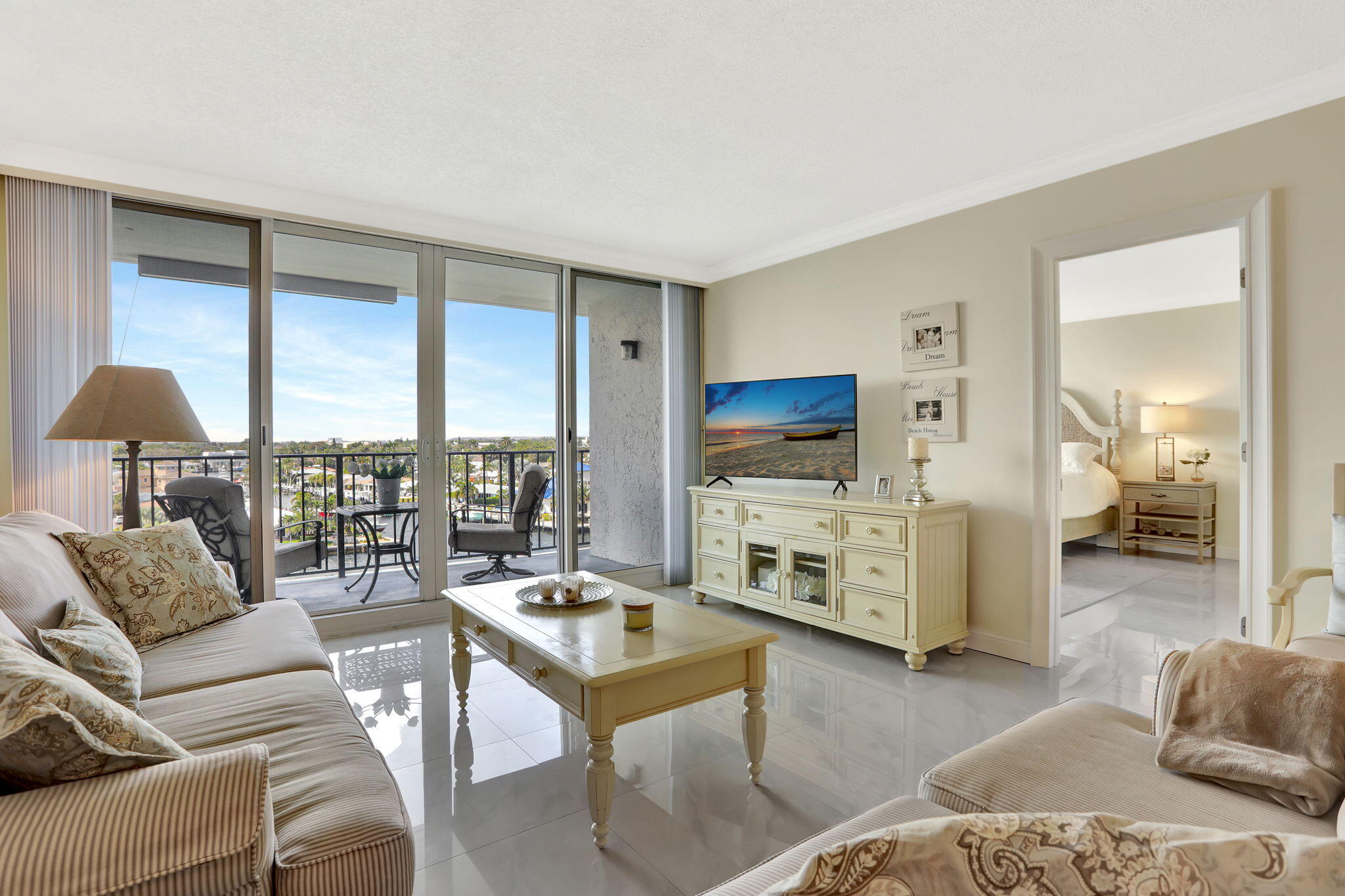 521 North Riverside Drive, Unit 603 Pompano Beach, FL 33062 - Photo 12 of 26 Living Room