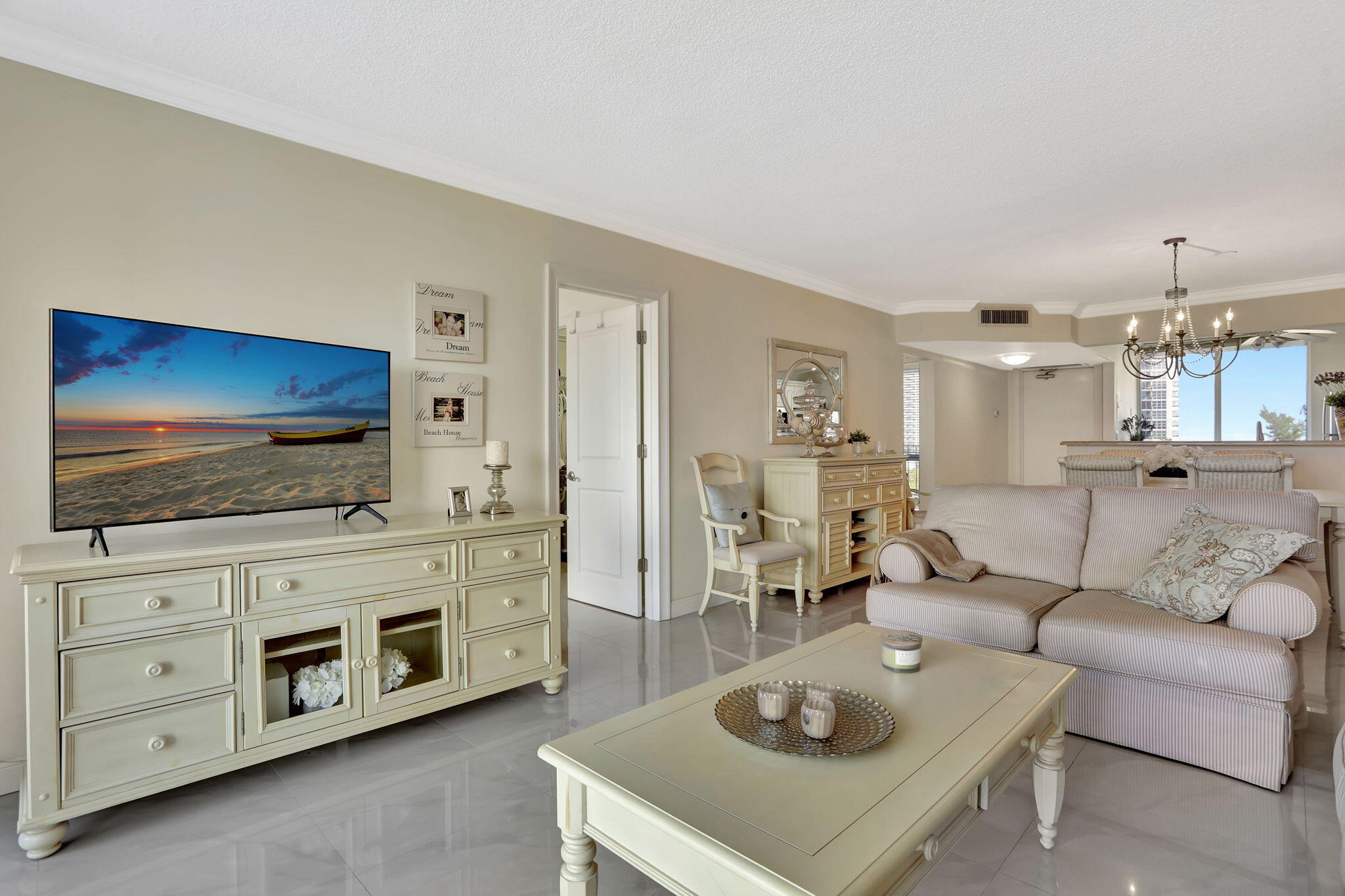 521 North Riverside Drive, Unit 603 Pompano Beach, FL 33062 - Photo 13 of 26 Living Room