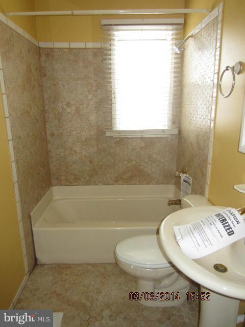 1903 Eastfield Road Dundalk, MD 21222 - Photo 9 of 13 Bath