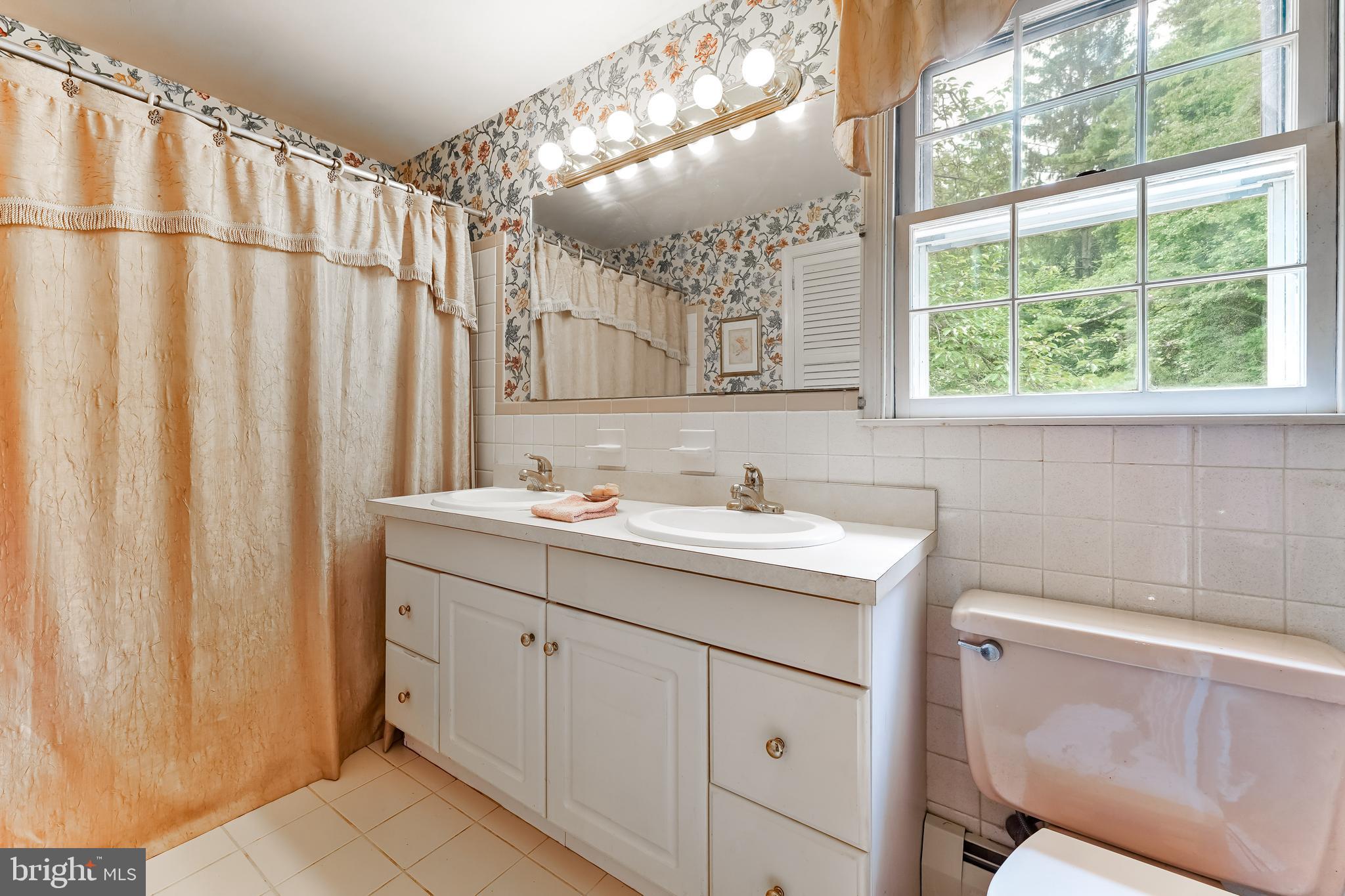 1060 Waterloo Road Berwyn, PA 19312 - Photo 29 of 43