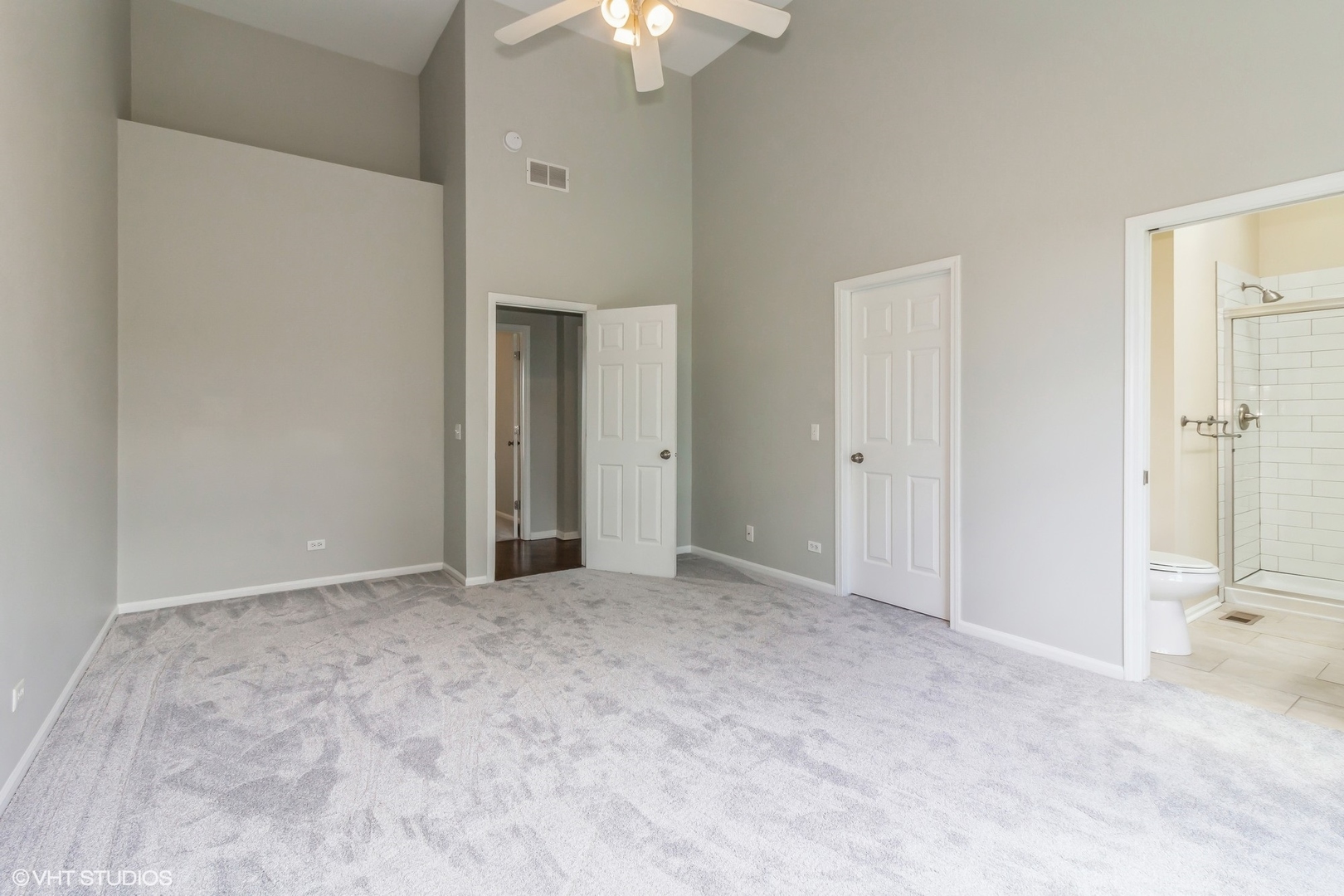 580 Chestnut Drive Oswego, IL 60543 - Photo 12 of 20 a view of an empty room with a ceiling fan