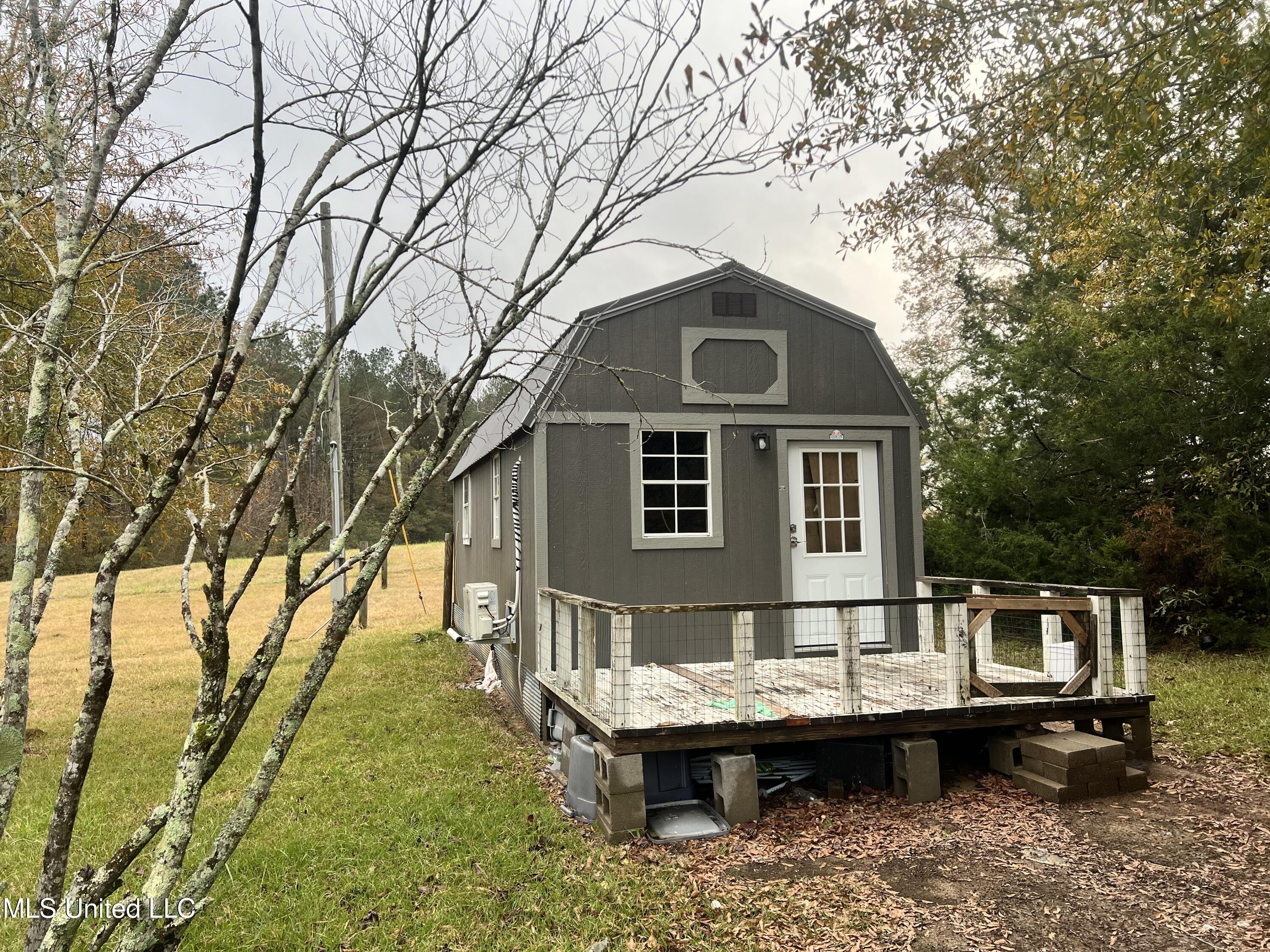 2465 Singleton Road Carthage, MS 39051 - Photo 1 of 12 BBE3CBE4-6D8E-4753-9ACA-C8D10A201A5B