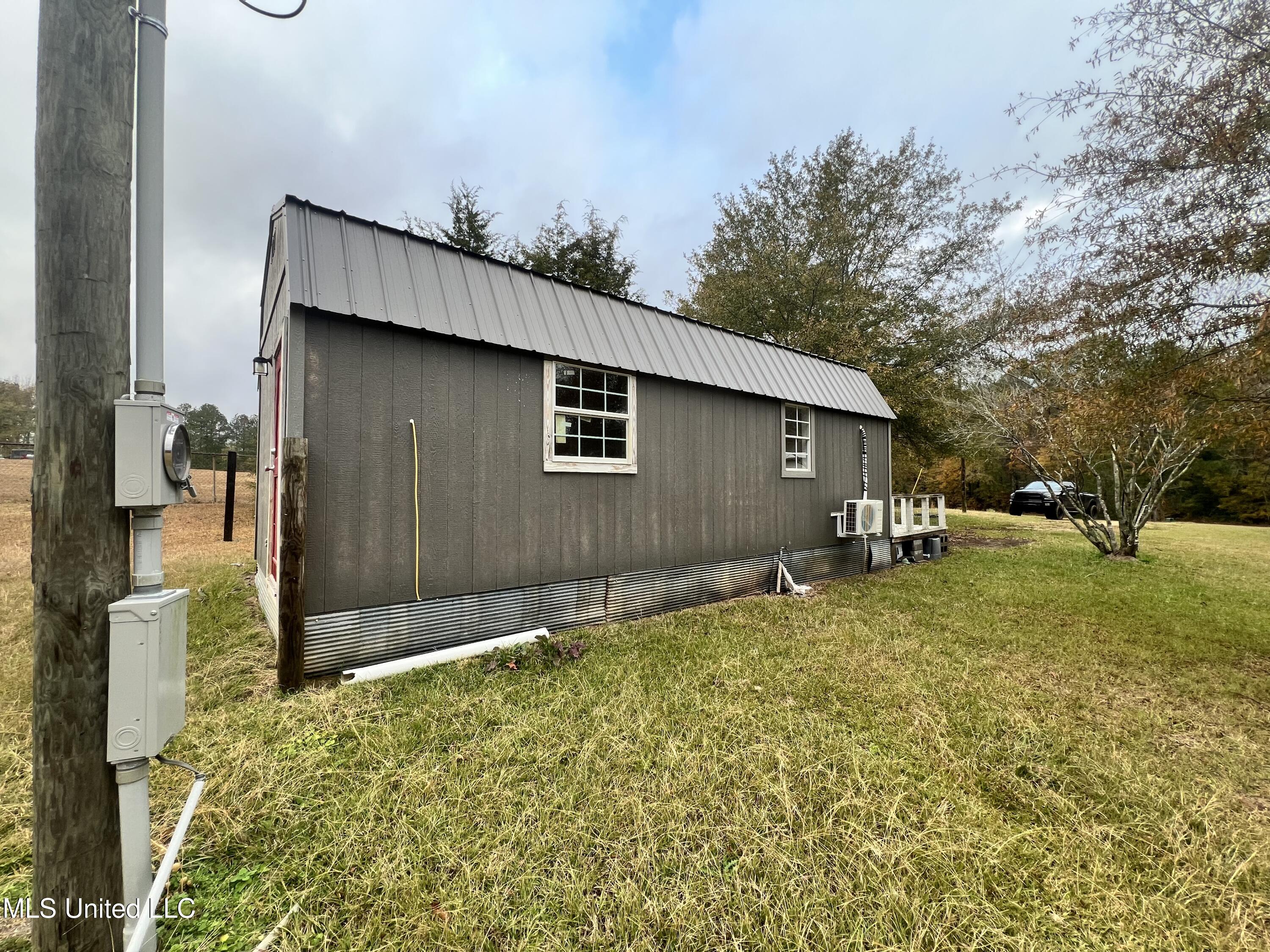 2465 Singleton Road Carthage, MS 39051 - Photo 3 of 12 8CAEE931-EF8F-40A8-867F-653F7FCCA6ED