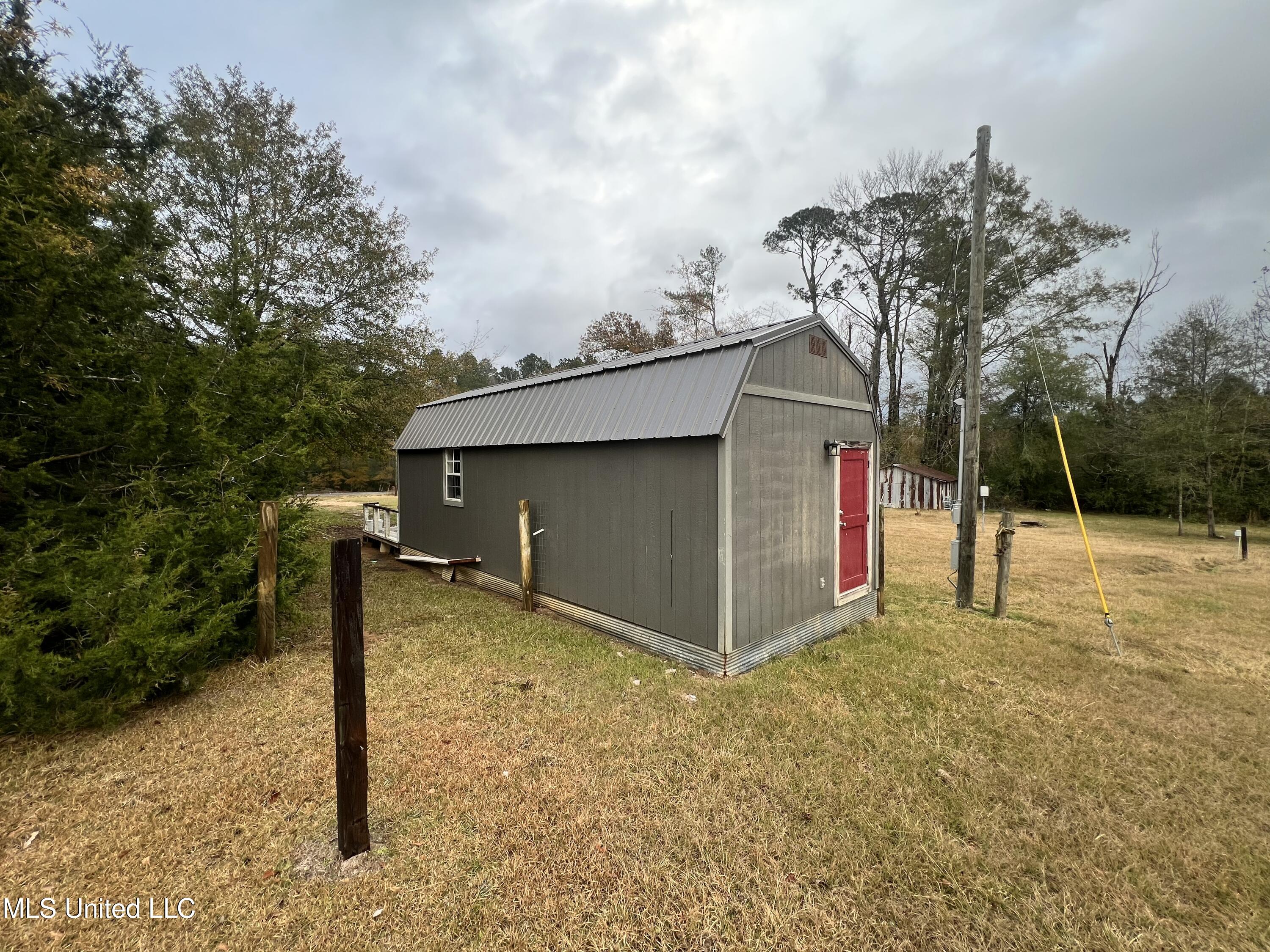 2465 Singleton Road Carthage, MS 39051 - Photo 5 of 12 C6F0A265-7D49-439E-AFD8-09A86DD011AF