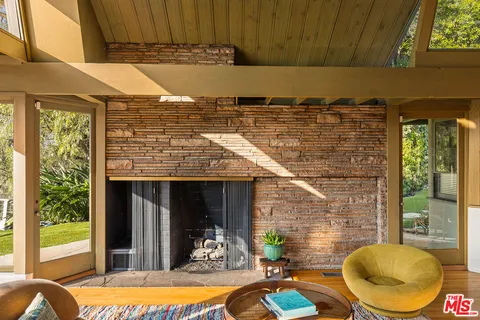 $2,495,000 | 3624 Buena Park Drive, Studio City, CA 91604