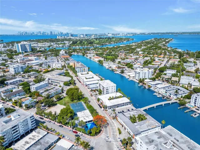 a view of a tennis court