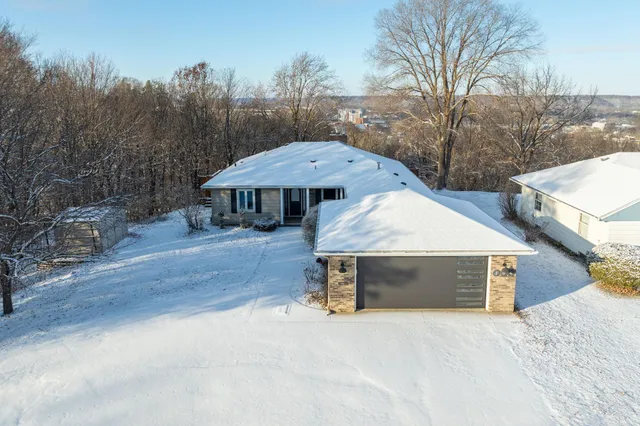 $395,000 | 304 Woodshire Drive, Mankato, MN 56001