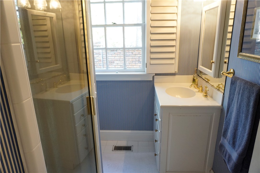 804 Cherokee Circle Waycross, GA 31501 - Photo 11 of 41 His bath