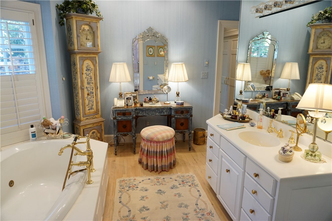 804 Cherokee Circle Waycross, GA 31501 - Photo 13 of 41 Her dressing area