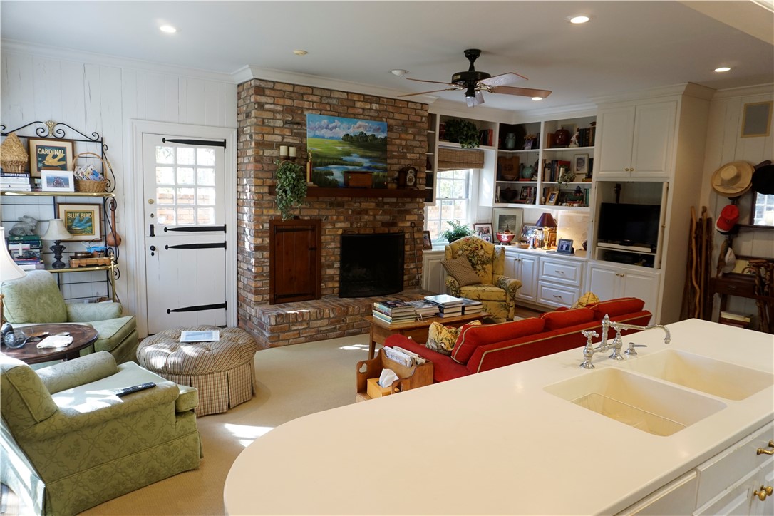 804 Cherokee Circle Waycross, GA 31501 - Photo 22 of 41 A den view from the kitchen