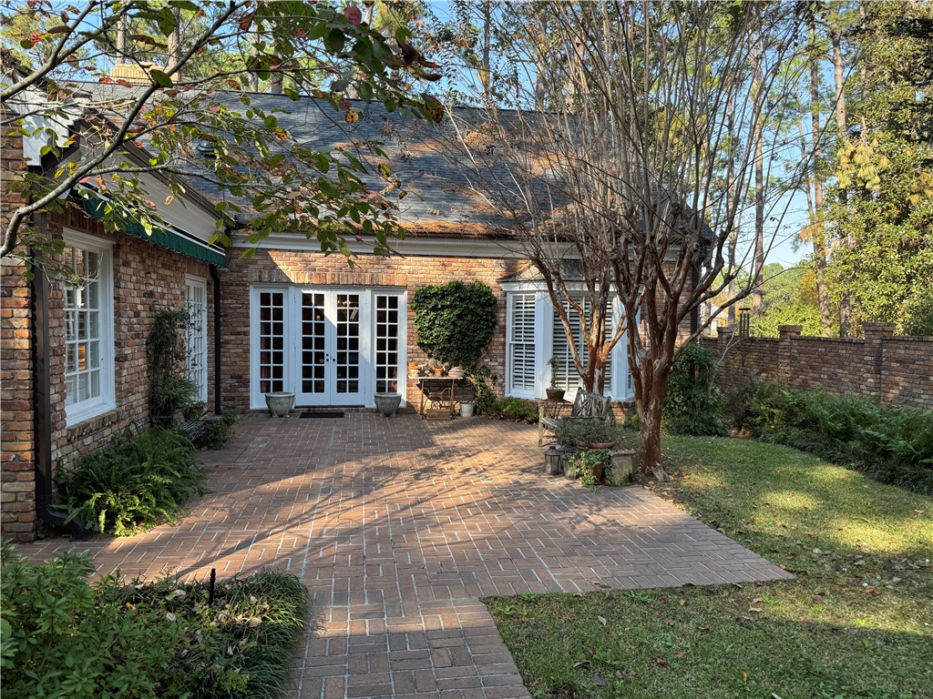 804 Cherokee Circle Waycross, GA 31501 - Photo 24 of 41 The courtyard