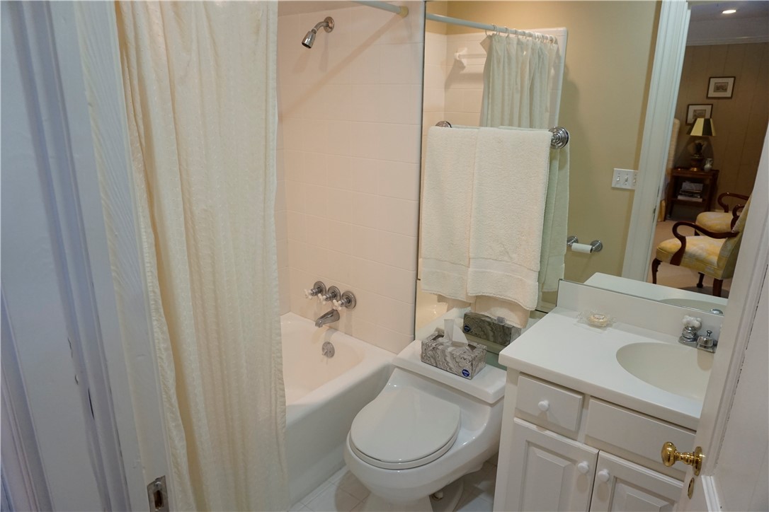 804 Cherokee Circle Waycross, GA 31501 - Photo 35 of 41 Third full bath