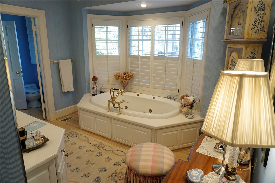 804 Cherokee Circle Waycross, GA 31501 - Photo 6 of 41 Owners' bath