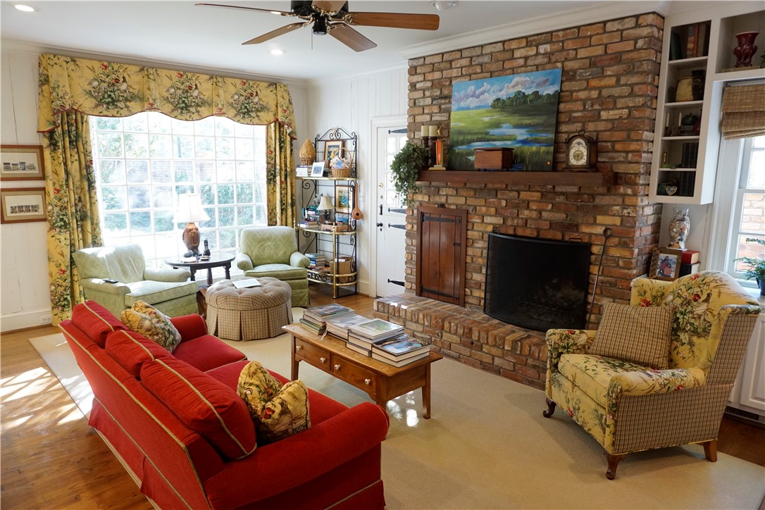 804 Cherokee Circle Waycross, GA 31501 - Photo 7 of 41 Family room