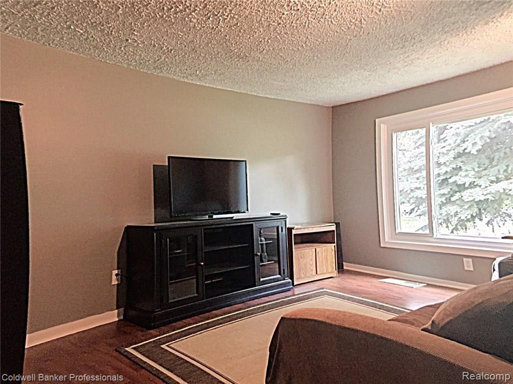 9991 Marshall Road South Lyon, MI 48178 - Photo 15 of 32 bedroom33.jpg