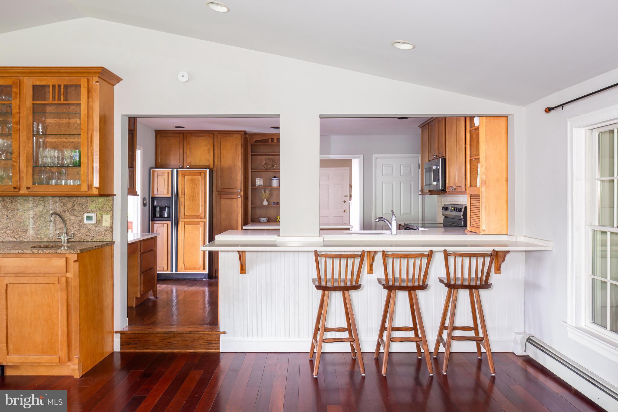 605 Golf Club Road Newtown Square, PA 19073 - Photo 16 of 45 Kitchen w/ Wet Bar