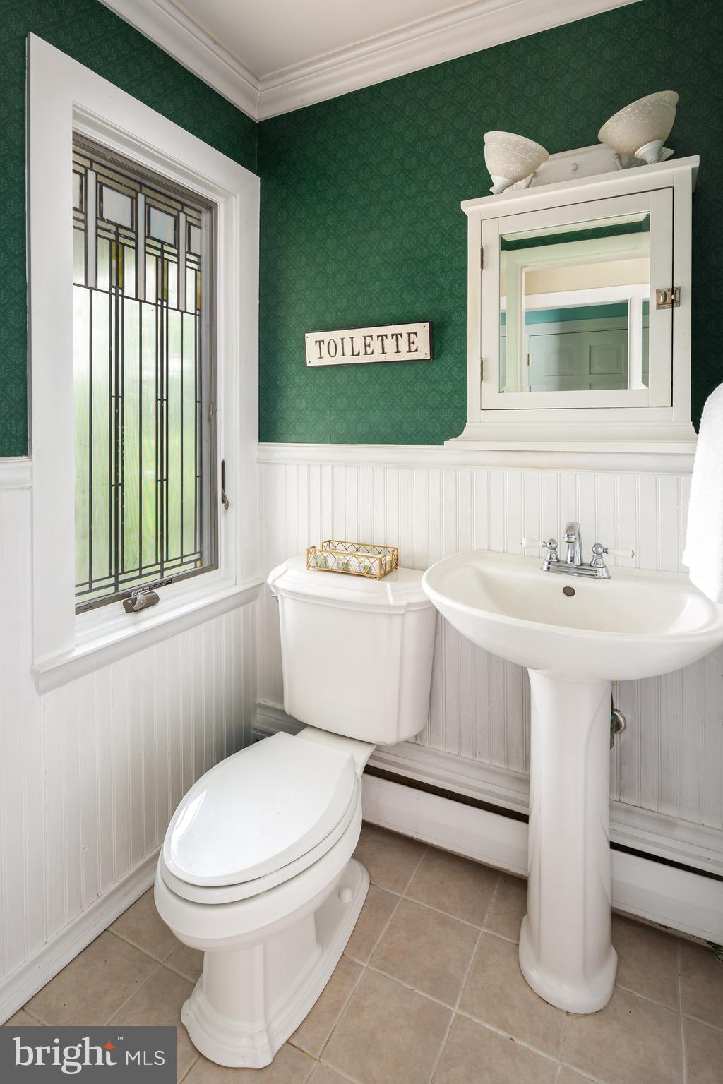 605 Golf Club Road Newtown Square, PA 19073 - Photo 24 of 45 Main Level Powder Room