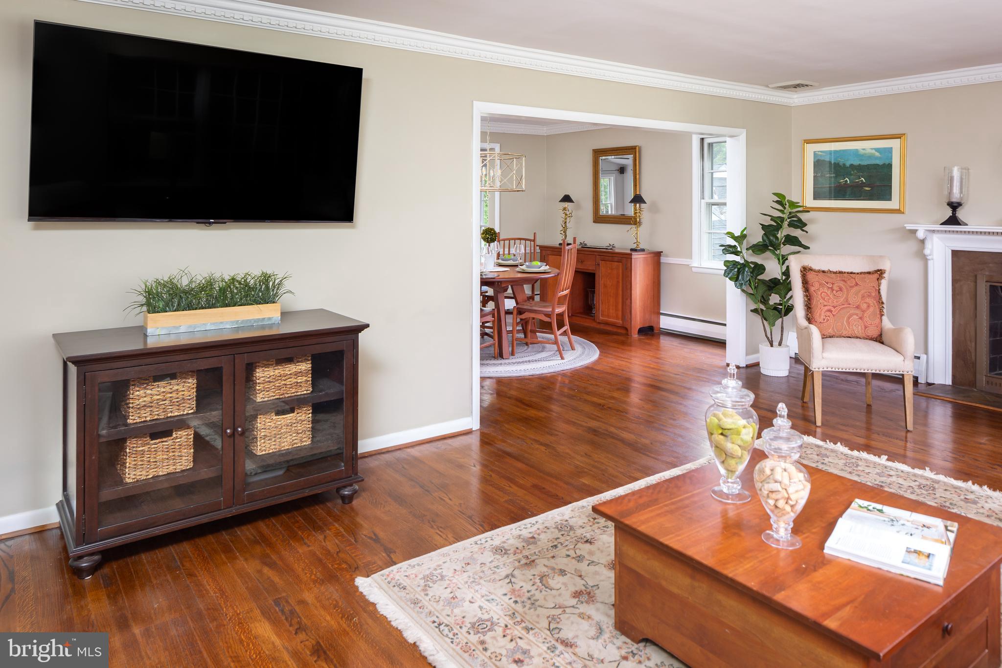 605 Golf Club Road Newtown Square, PA 19073 - Photo 8 of 45 Living Room